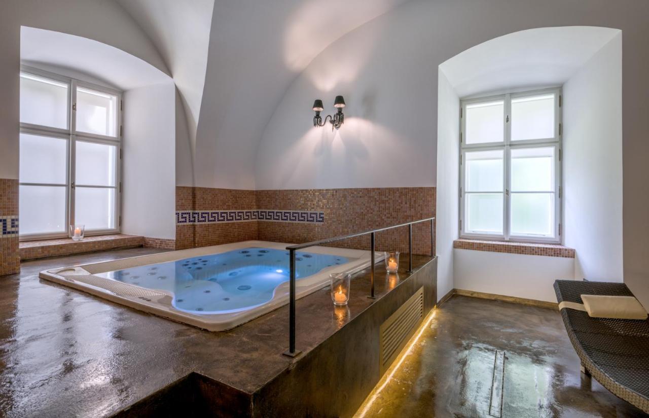 Zamek Ratmerice - Hotel & Resort Luaran gambar