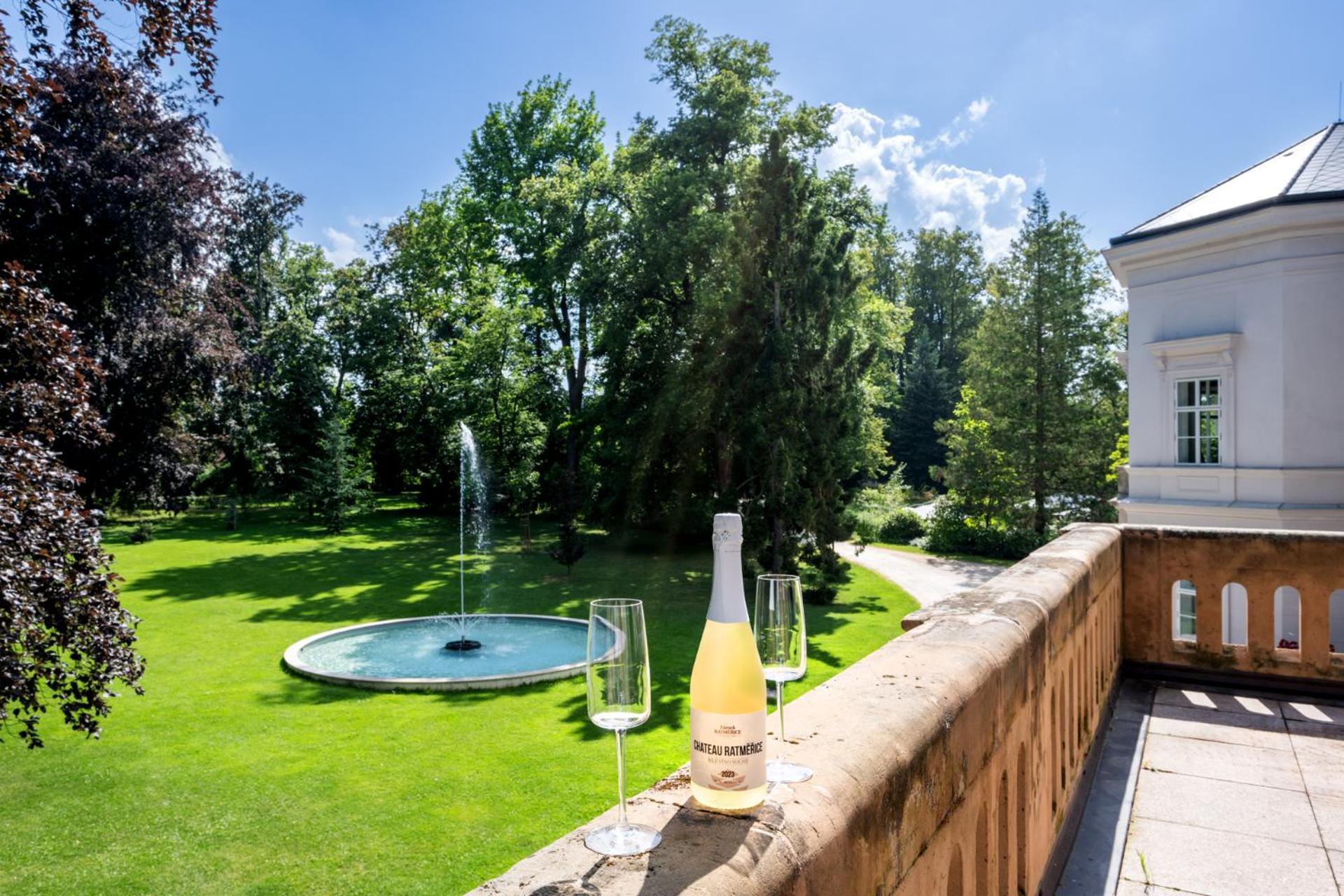 Zamek Ratmerice - Hotel & Resort Luaran gambar