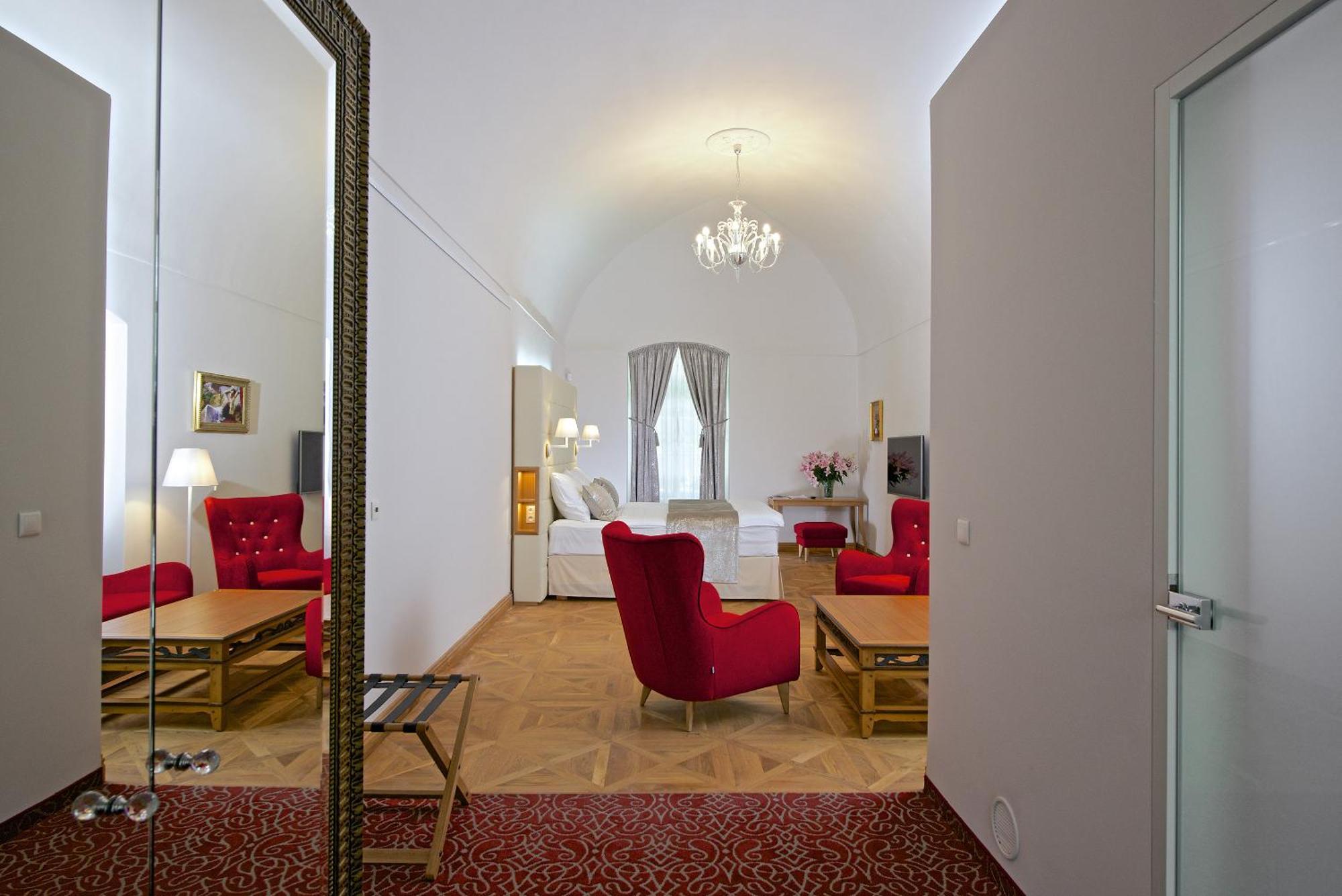 Zamek Ratmerice - Hotel & Resort Luaran gambar