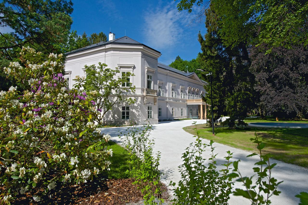 Zamek Ratmerice - Hotel & Resort Luaran gambar